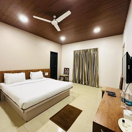 Hotel Grand Indu, 3 Star โกลฮาปูร์ ภายนอก รูปภาพ
