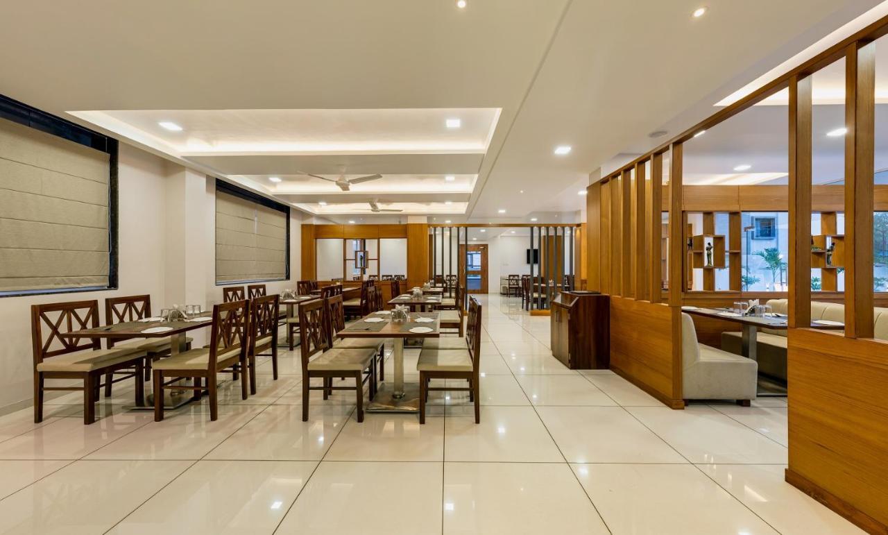 Hotel Grand Indu, 3 Star โกลฮาปูร์ ภายนอก รูปภาพ