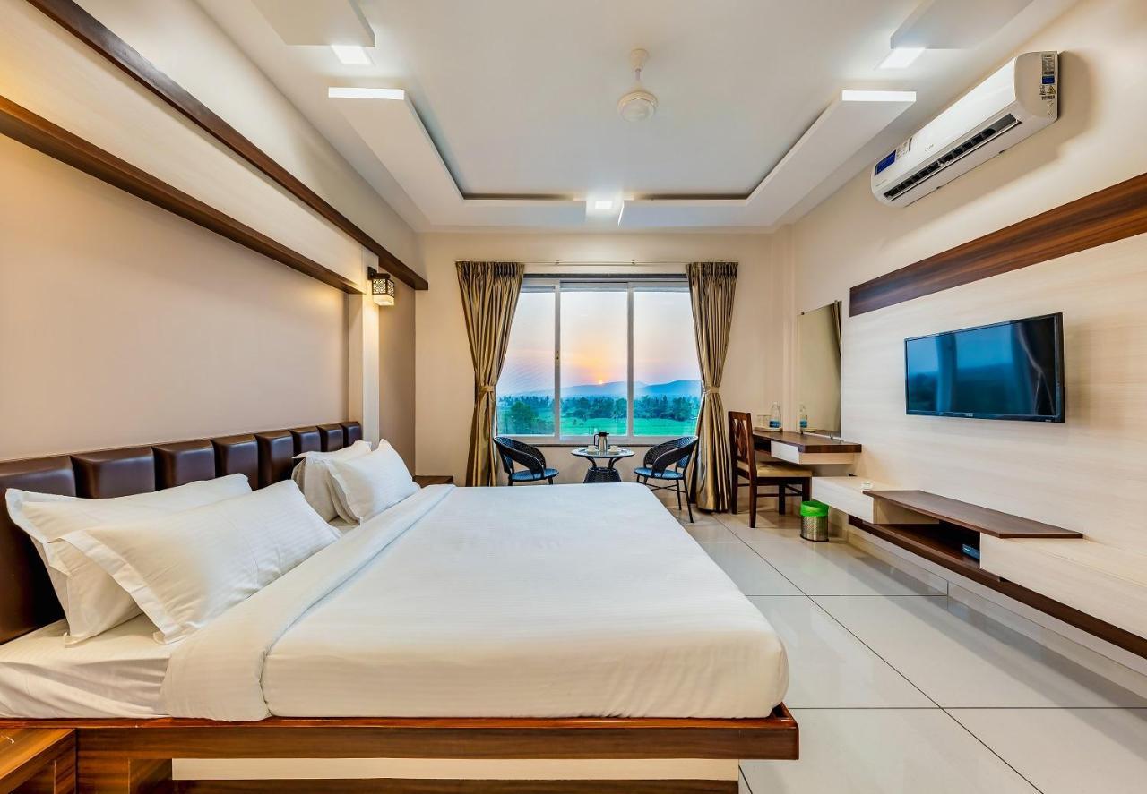 Hotel Grand Indu, 3 Star โกลฮาปูร์ ภายนอก รูปภาพ