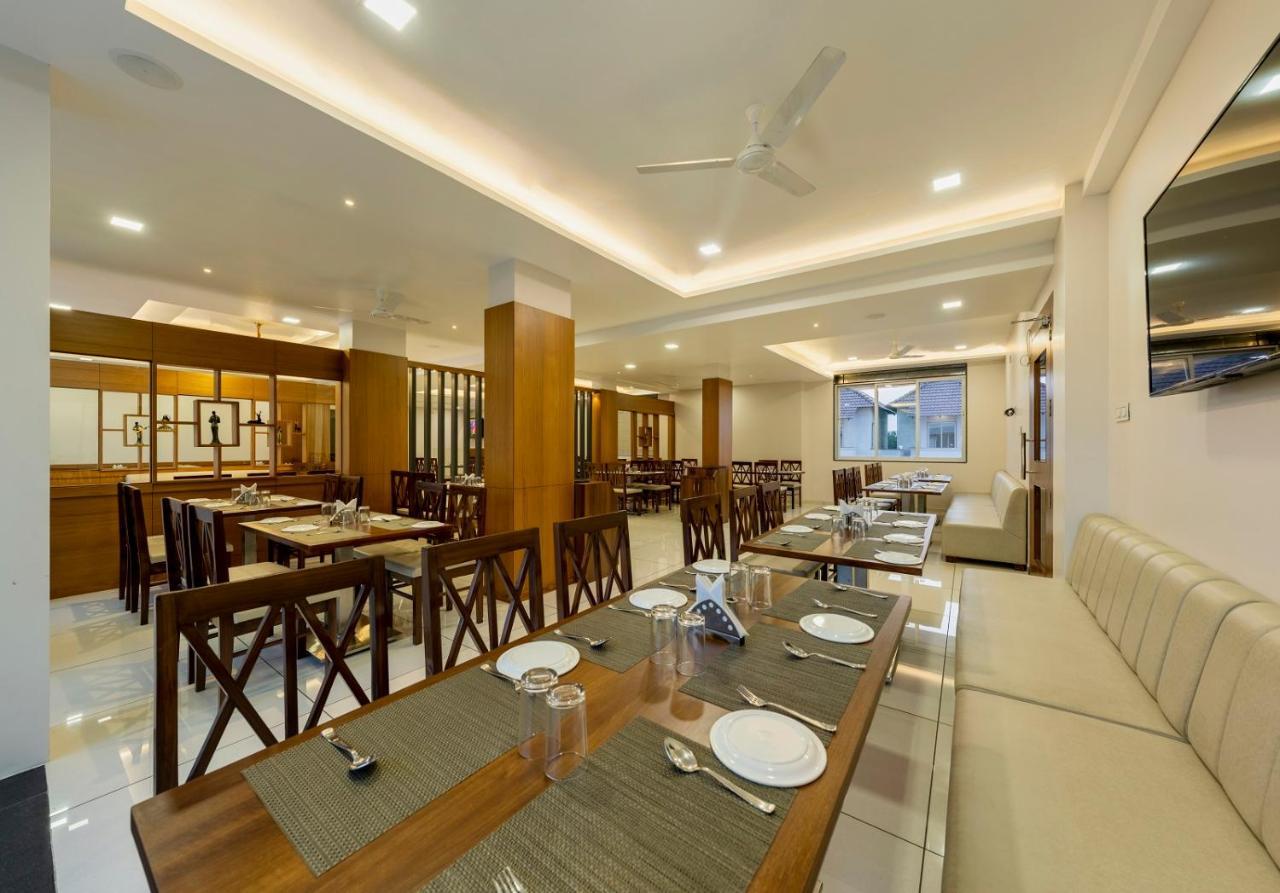 Hotel Grand Indu, 3 Star โกลฮาปูร์ ภายนอก รูปภาพ