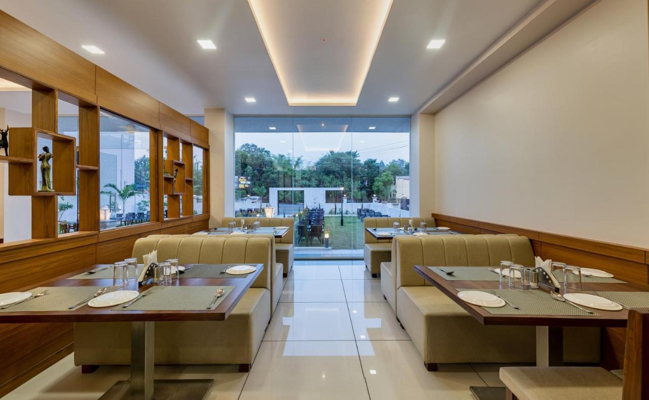 Hotel Grand Indu, 3 Star โกลฮาปูร์ ภายนอก รูปภาพ