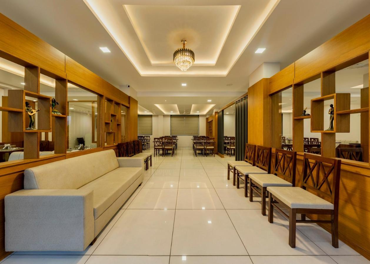 Hotel Grand Indu, 3 Star โกลฮาปูร์ ภายนอก รูปภาพ
